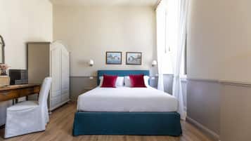 Suite, tekjøkken | Sengetøy i egyptisk bomull, sengetøy av topp kvalitet og skrivebord