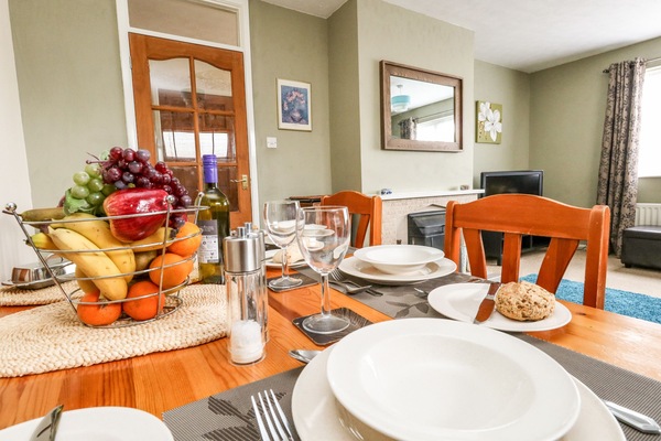 Cottage | Private kitchen | Fridge, dishwasher, electric kettle, toaster