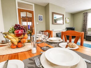 Cottage | Private kitchen | Fridge, dishwasher, electric kettle, toaster - Sunny Haven (Weymouth)