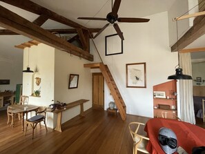 Dining - Loft in La Joliette, at the foot of the historic Panier district (Marseille)