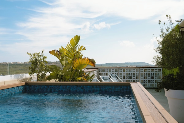 Rooftop pool