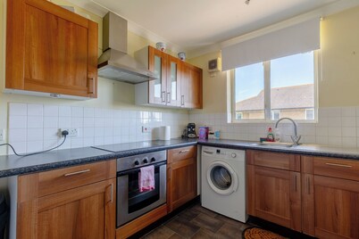 Homely 1 Bedroom Apartment in Beckton With Parking
