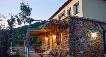 Charming 1-bed House in Stafylos