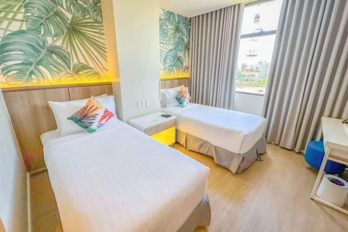 Desk, laptop workspace, free WiFi, individually furnished