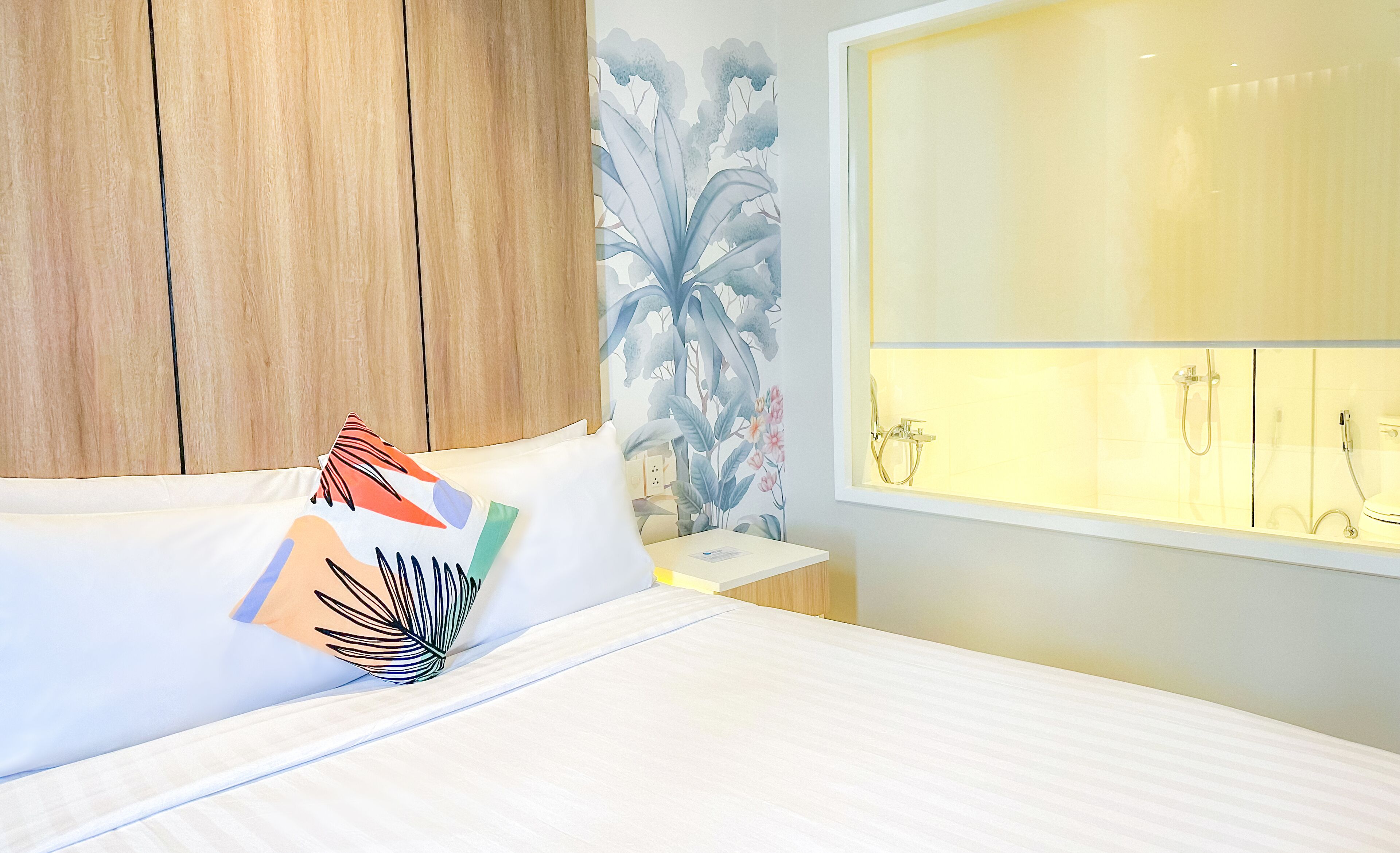 Executive Room | Bathroom | Shower, free toiletries, hair dryer, bidet
