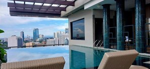 สระว่ายน้ำ