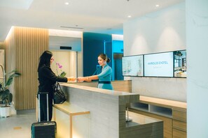 ฝ่ายต้อนรับ