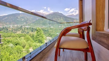 Desk, laptop workspace, rollaway beds, free WiFi