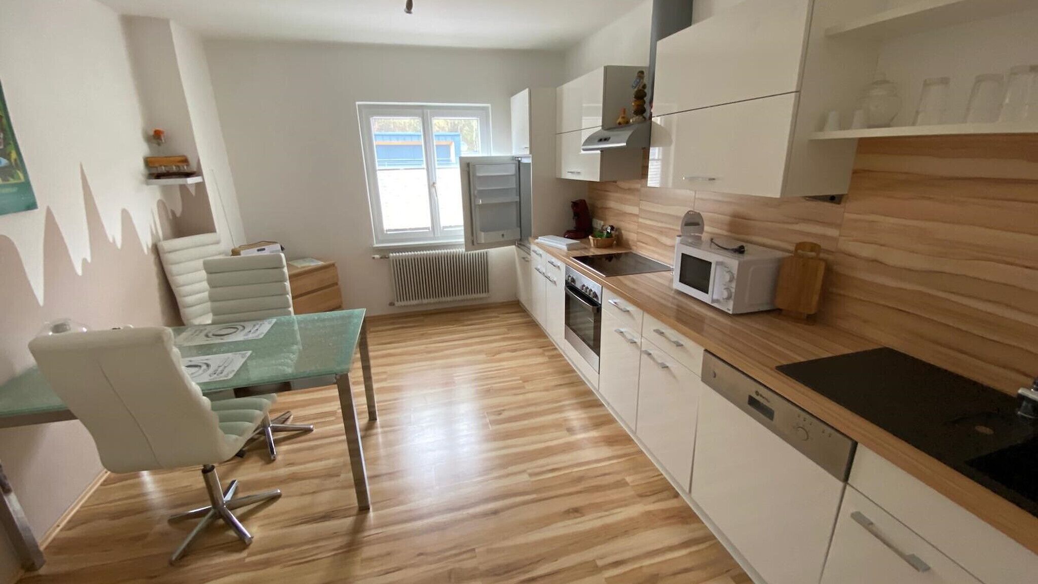 Kühlschrank, Ofen, Geschirrspüler, Wasserkocher