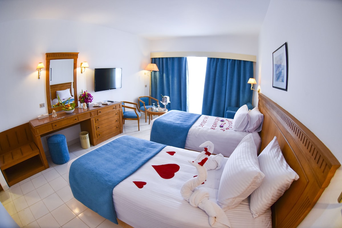 Egyptian cotton sheets, premium bedding, WiFi (surcharge), bed sheets