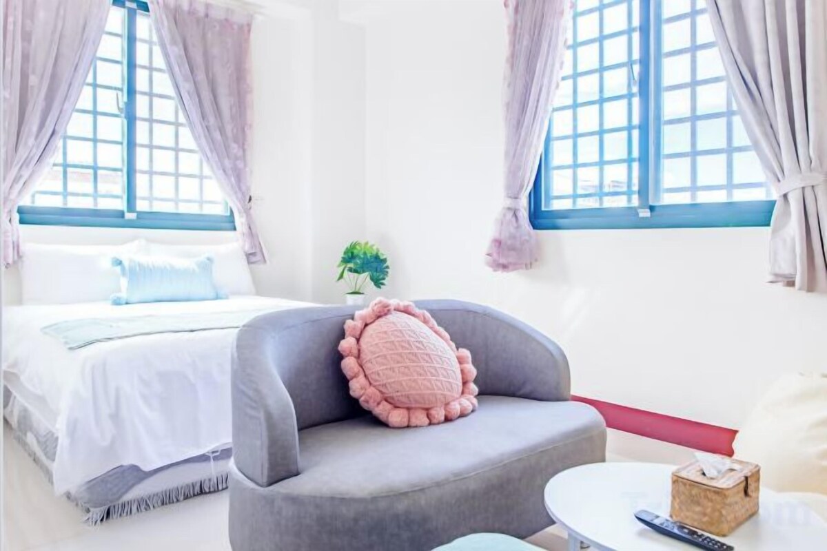 WiFi (free), bed sheets