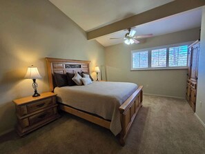 2 bedrooms, iron/ironing board, free WiFi, bed sheets - Grisham’s View Condo| Cozy w/Golf Course Views! (Ruidoso)