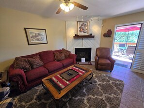 TV, fireplace - Grisham's View Condo | Golf & Wildlife Retreat (Ruidoso)