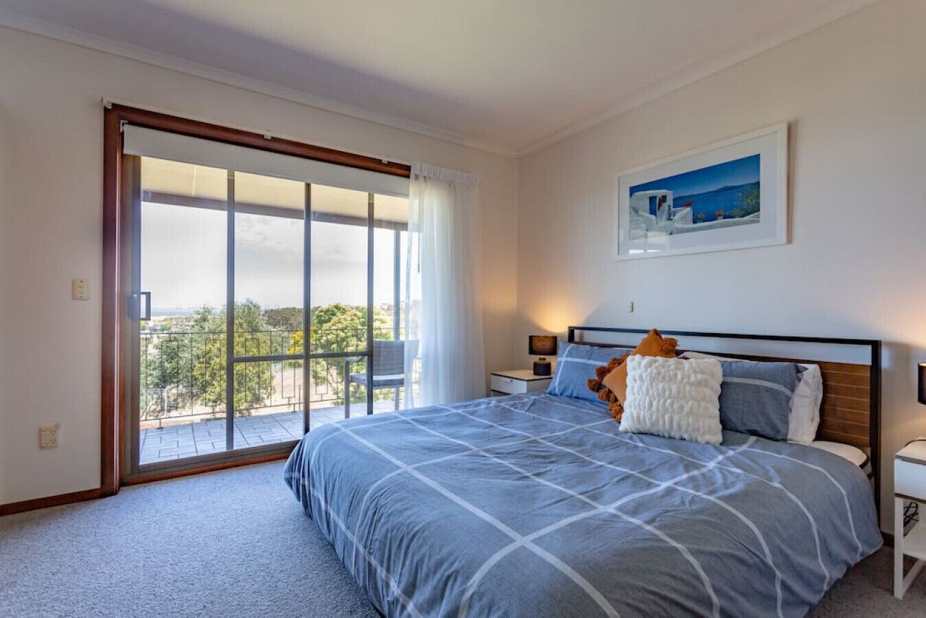 3 makuuhuonetta, silitysrauta/-lauta, vauvan matkasänky, Wi-Fi