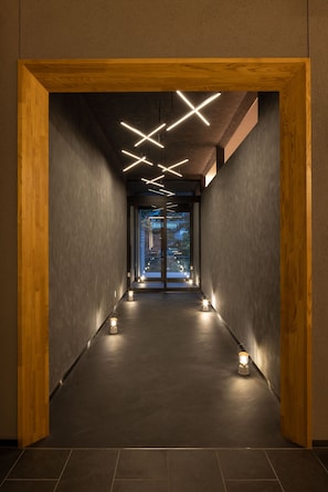 Lobby - ARATASHI MINAKAMI (Minakami)
