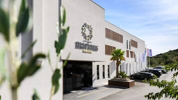 Fachada de la propiedad