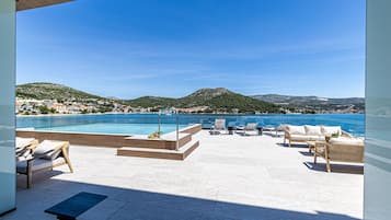 Deluxe kamer, 2 slaapkamers, terras, uitzicht op zee | Terras