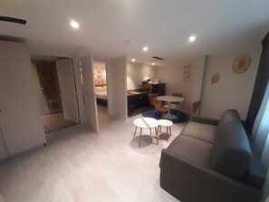 Appartement, accessible aux personnes à mobilité réduite | Bureau, espace de travail pour ordinateur portable, Wi-Fi gratuit