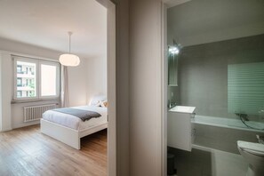 Haartrockner, Handtücher, Seife, Shampoo