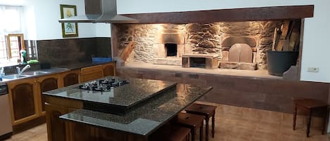 電子レンジ、オーブン、コンロ、食器洗い機