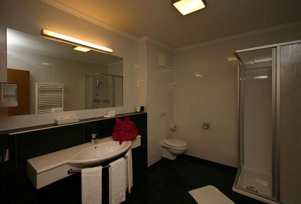 Shower, towels, soap, shampoo