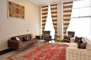 Lobby sitting area - Hotel Sultansaray Sultanhanı (Sultanhani)