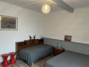 3 bedrooms, iron/ironing board, free WiFi, bed sheets - Large garden apartment, 100 metres from Tarco beach (Conca)