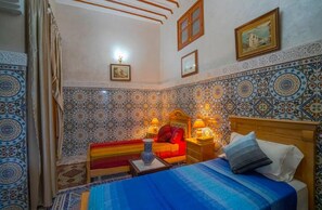 House | 4 bedrooms, free WiFi, bed sheets