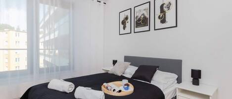 1 dormitorio, tabla de planchar con plancha, wifi y ropa de cama