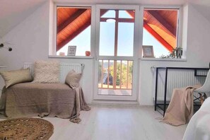 House, 2 Queen Beds | 2 bedrooms, iron/ironing board, free WiFi, bed sheets - Impeccable 2-bed House in Albești (Albesti)