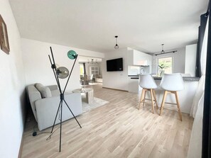 House, 2 Queen Beds | Living room - Impeccable 2-bed House in Albești (Albesti)