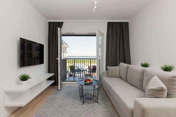 TV - Wybrzeże Kościuszkowskie 6C Dziwnów | Elegant Apartment with Bay View (Dziwnów)