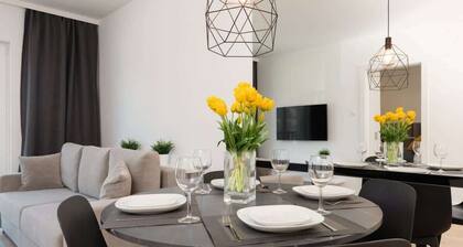 Elegant Apartment | Gulf View and Balcony