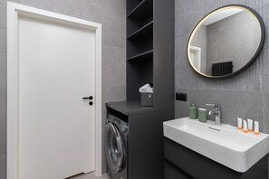 Shower, hair dryer, towels - Łąkowa 60C Gdańsk | Olive Apartment in the City Center (Gdańsk)