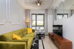 TV - Łąkowa 60C Gdańsk | Olive Apartment in the City Center (Gdańsk)
