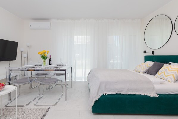 Fer et planche à repasser, Wi-Fi, literie fournie