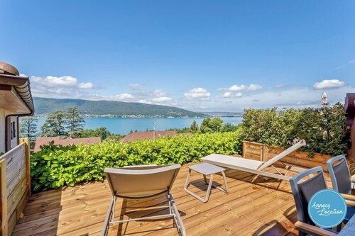 Apartment with 180° Lake & Mountain Views