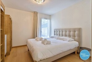 2 bedrooms, iron/ironing board, free WiFi, bed sheets