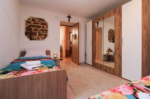 2 bedrooms, internet