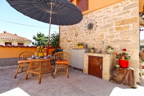 Outdoor dining - Apartment 2180/55870 (Istria - Krnica), 2500m from the beach (Krnica)