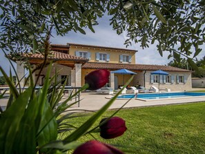 A heated pool - Villa 2181/55885 (Istria - Marcana), 2000m from the beach (Marcana)