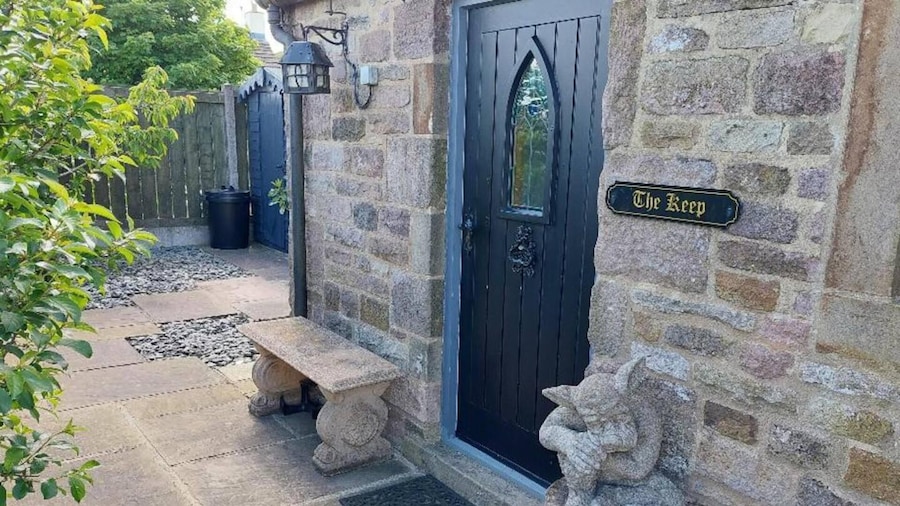 1 Bed Cottage - Sleeps 3 - Garden - Parking - Wifi