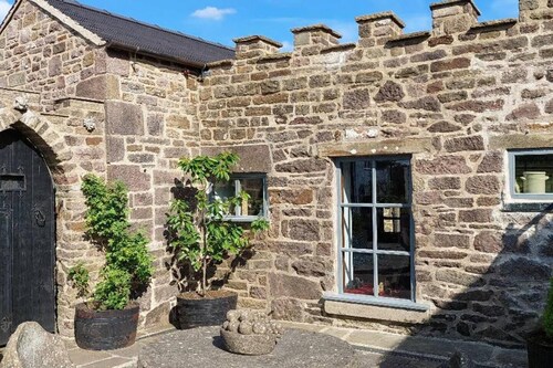 1 Bed Cottage - Sleeps 3 - Garden - Parking - Wifi