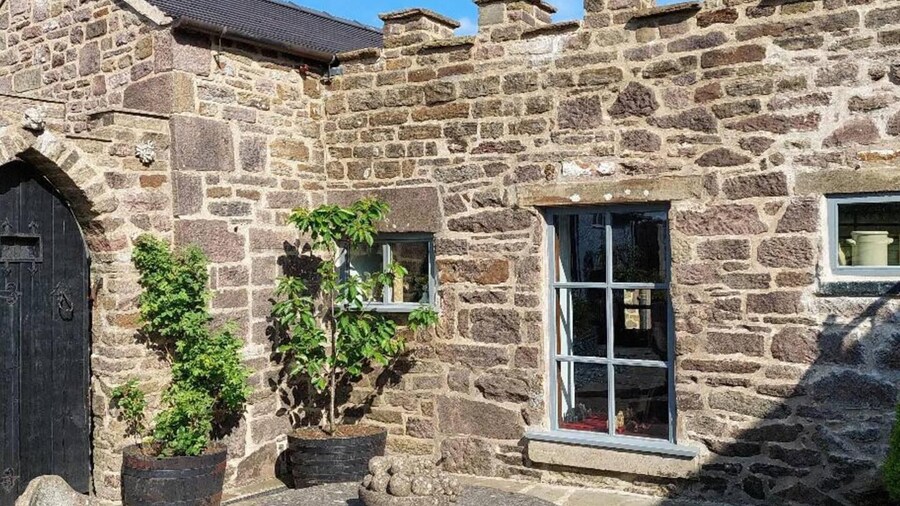 1 Bed Cottage - Sleeps 3 - Garden - Parking - Wifi