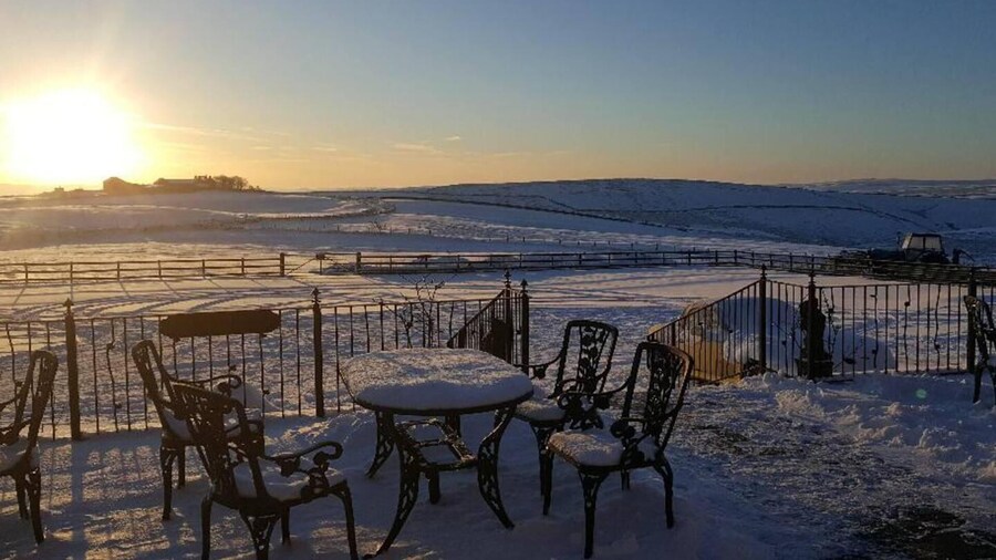 Peak District Cottage set in 5 Acres Near Buxton
