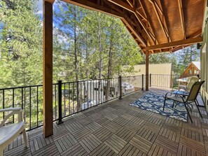 Terrace/patio - Charismatic McCall Cabin w/ Hot Tub, Pool Table, EV Charger (McCall)