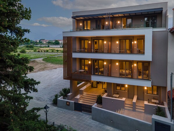 Fassade der Unterkunft – Abend/Nacht