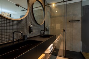 Twin Room | Bilik Mandi | Pancuran mandi, hulu semburan mandi hujan, pengering rambut 