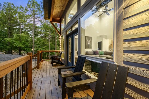 Charming & Chic Cabin w/brand new sauna & pool*(heating optional) , Hot Tub