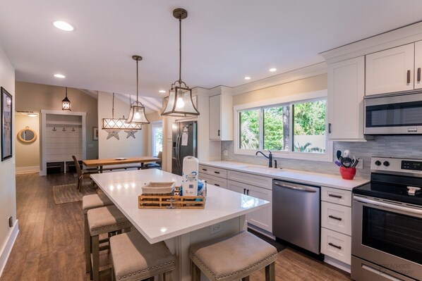 Fridge, microwave, stovetop, dishwasher